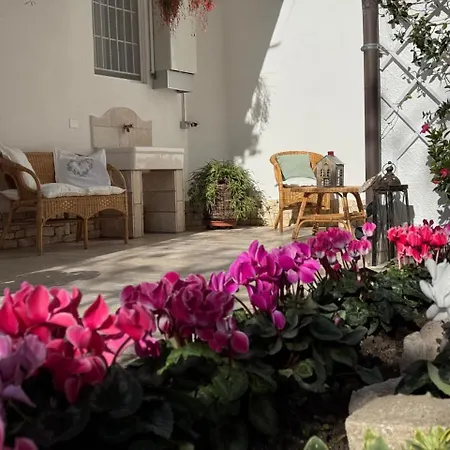 Le Jardin Fleuri Bed and breakfast 3*