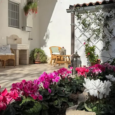Le Jardin Fleuri Bed and breakfast 3*