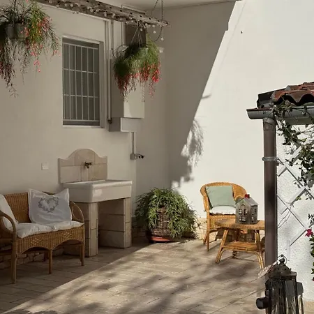 Le Jardin Fleuri Bed and breakfast 3*