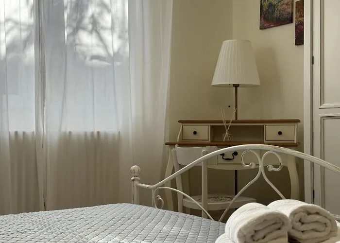 לינה וארוחת בוקר Le Jardin Fleuri *