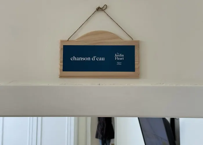 Le Jardin Fleuri לינה וארוחת בוקר *