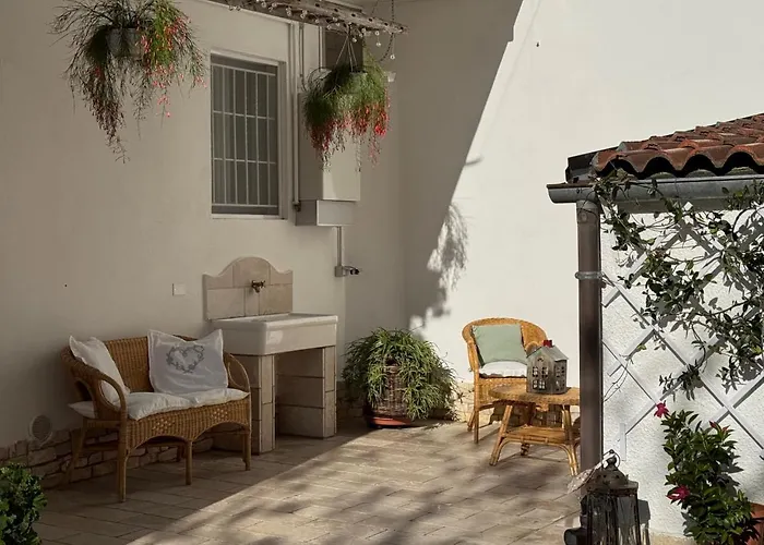 Le Jardin Fleuri לינה וארוחת בוקר *