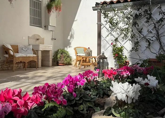 Le Jardin Fleuri فندق مبيت وإفطار *