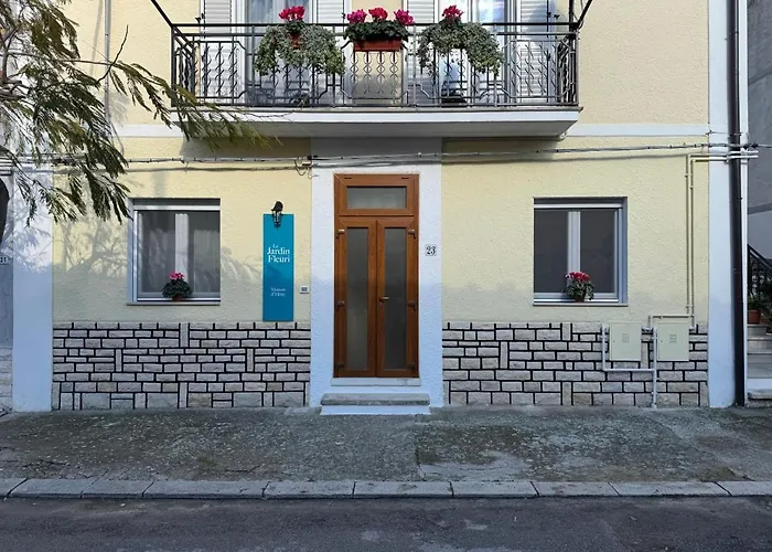 فندق مبيت وإفطار Le Jardin Fleuri Castelluccio Valmaggiore